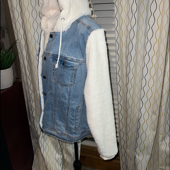 NWOT Maurice’s Denim and White Soft Teddy Sleeves Denim Jacket. Size 1x 🤍 - Picture 7 of 10